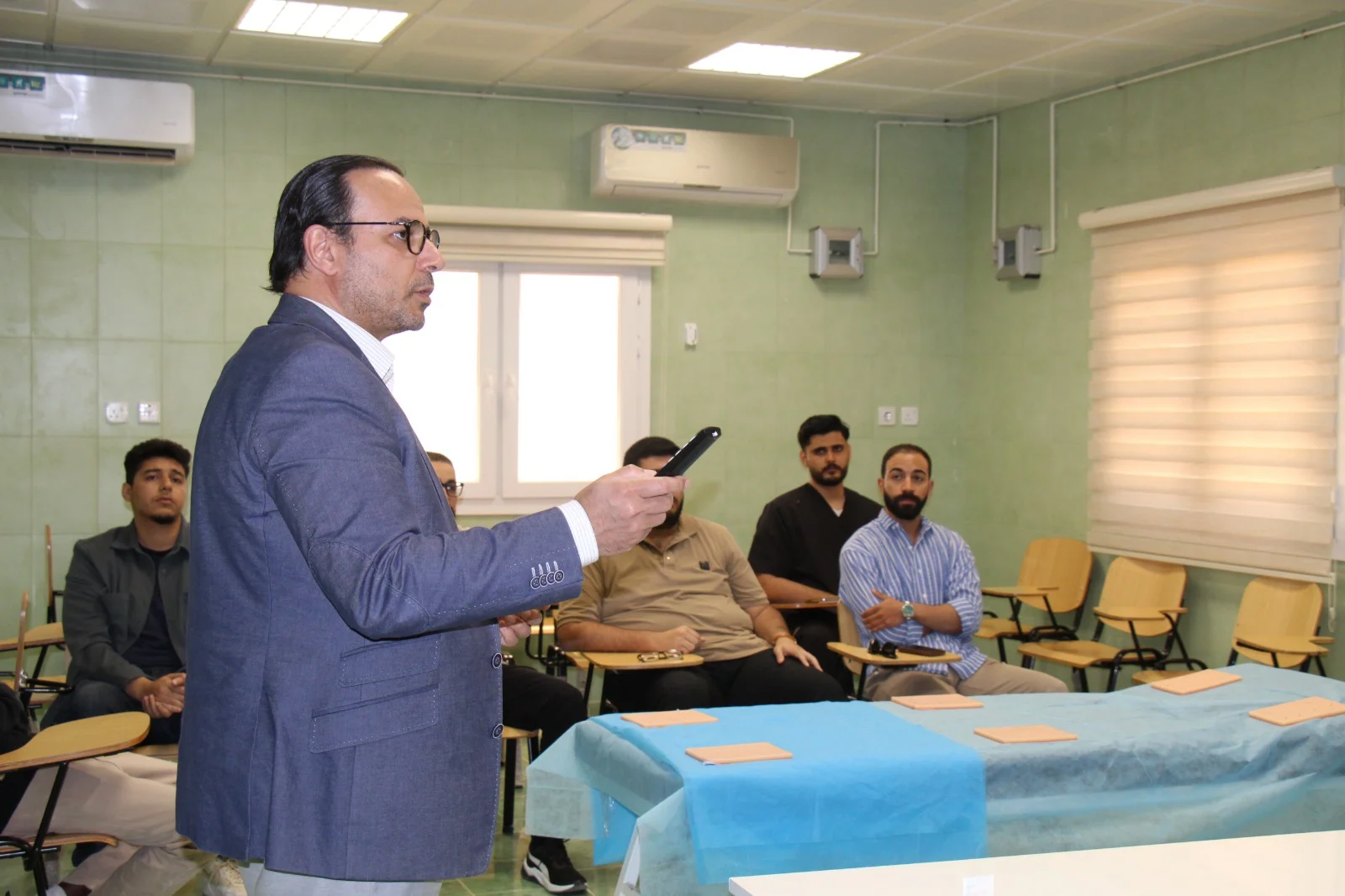 “Minissi” delivers an intensive workshop on basic suturing techniques
